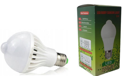 Foto de BOMBILLO LED 9W CON SENSOR LUZ/ MOVIM MAQ2606 50/60HZ (100)