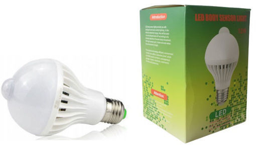 Foto de BOMBILLO LED 12W CON SENSOR LUZ/ MOVIM MAQ2605 50/60HZ (100)